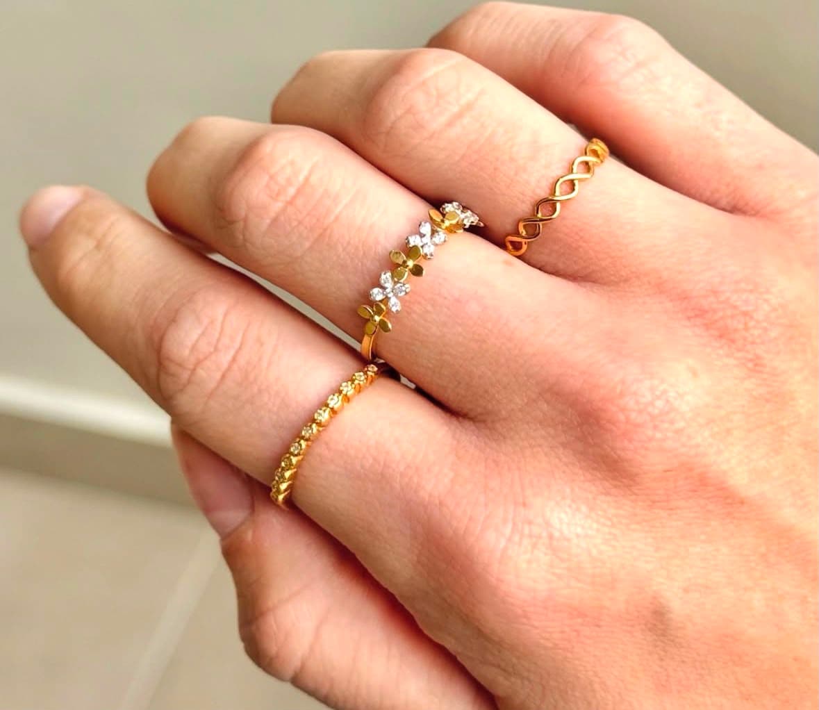 Anéis e pulseira cravejados Walmor Wulff