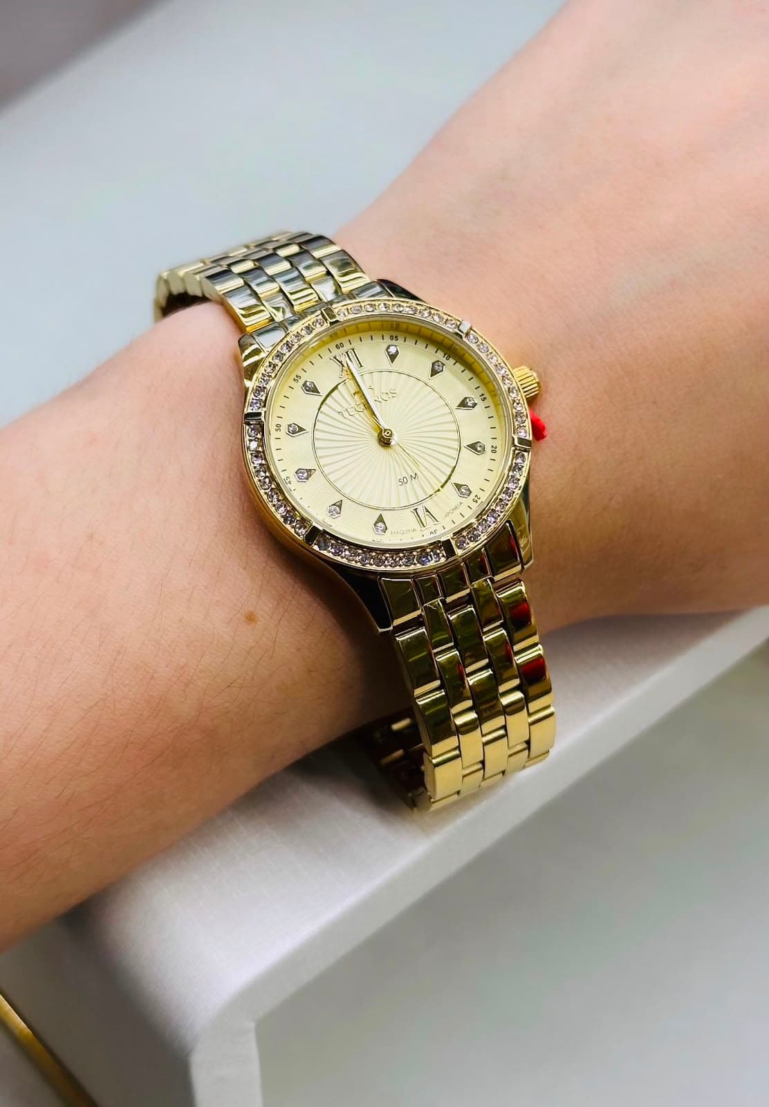 Relógio dourado com cristais Walmor Wulff